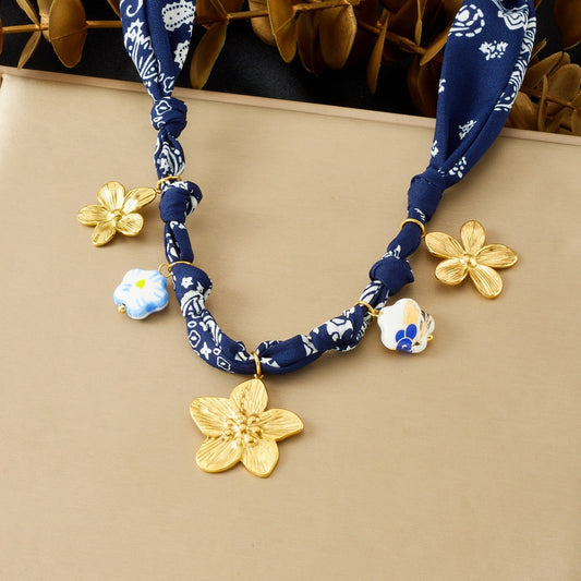 Daisy Flower Necklace